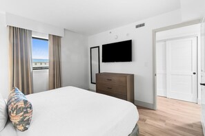 1 dormitorio, tabla de planchar con plancha, wifi y ropa de cama