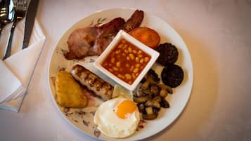 Free daily cooked-to-order breakfast