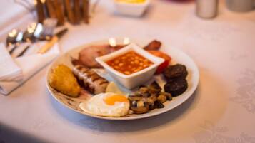 Free daily cooked-to-order breakfast