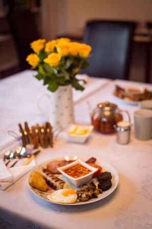 Free daily cooked-to-order breakfast