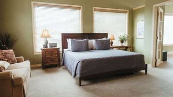 1 bedroom, desk, iron/ironing board, WiFi