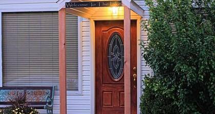 Hot Tub, Indoor Jetted Tub, Lake View, & Kitchen