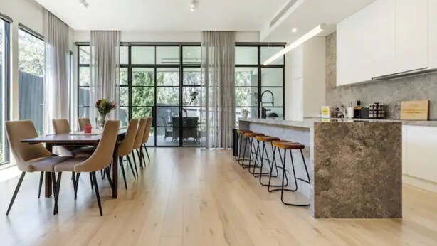 Ảnh chưa phân loại, 1 trong số 25 ảnh, nút