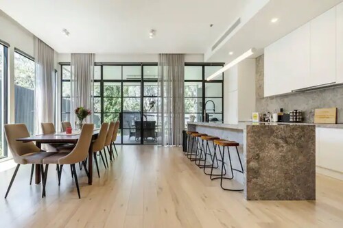 Stunning 4-bedroom House in Quiet Malvern East