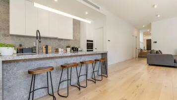 Basic House, Multiple Beds | Private kitchen | Fridge, microwave, oven, stovetop