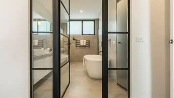 Basic House, Multiple Beds | Bathroom