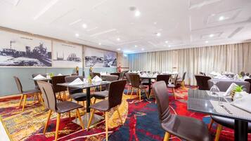 Daily buffet breakfast (SAR 50 per person)