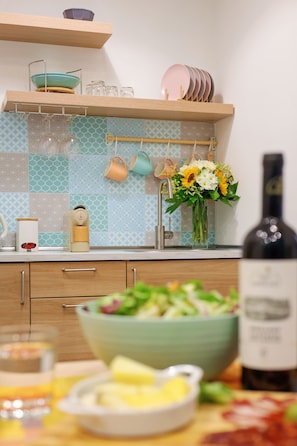 Habitació quàdruple familiar | Cuina privada | Frigorífic, microones, forn i placa de cuina