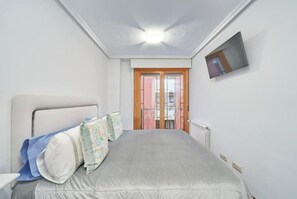 1 bedroom, iron/ironing board - Acogedor Apartamento a 200 Metros de la Playa (Gijón)