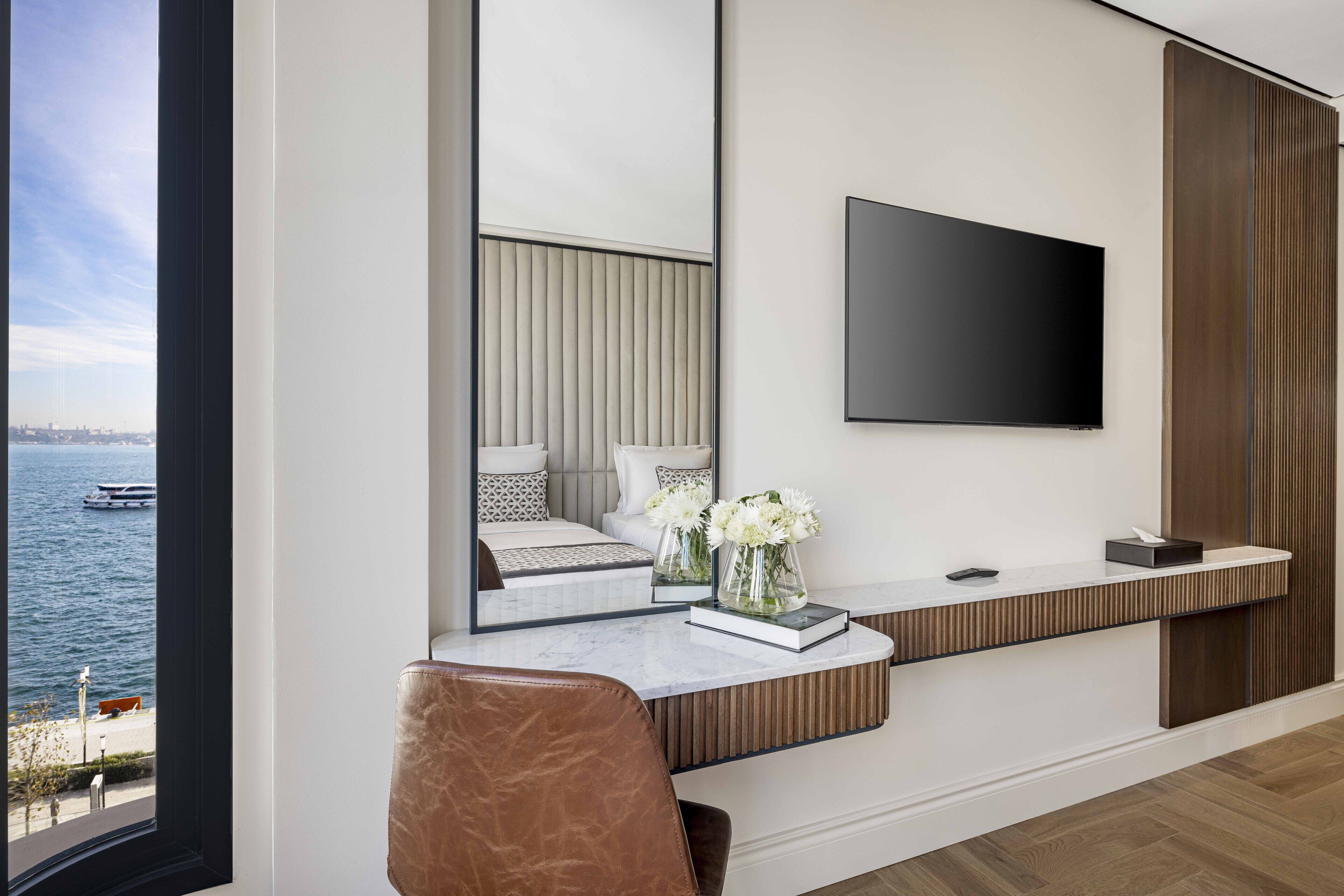 Chambre Deluxe double, vue partielle sur la mer | Minibar, coffre-fort, bureau, système d’insonorisation