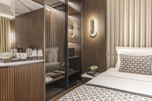 Deluxe Double Room | Minibar, in-room safe, desk, soundproofing - Dream Inn Karaköy Bosphorus (Istanbul)