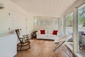 Télévision, table de tennis de table