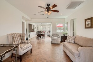 Télévision, table de tennis de table