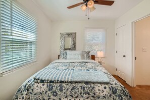 5 bedrooms, desk, iron/ironing board, WiFi