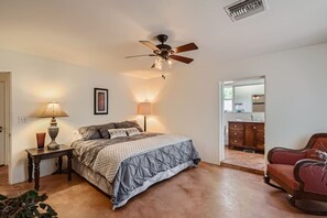 5 bedrooms, desk, iron/ironing board, WiFi
