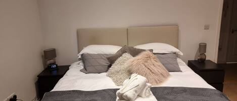 2 Schlafzimmer, Bügeleisen/Bügelbrett, WLAN, Bettwäsche