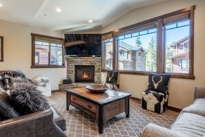 Smart TV, fireplace