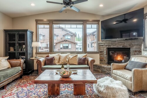 Interstellar: 2 Luxury Ski Homes | 2 Hot Tubs | Steps to Canyon Lodge