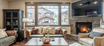 Interstellar: 2 Luxury Ski Homes | 2 Hot Tubs | Steps to Canyon Lodge