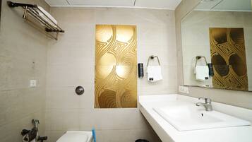 Deluxe Room | Bathroom