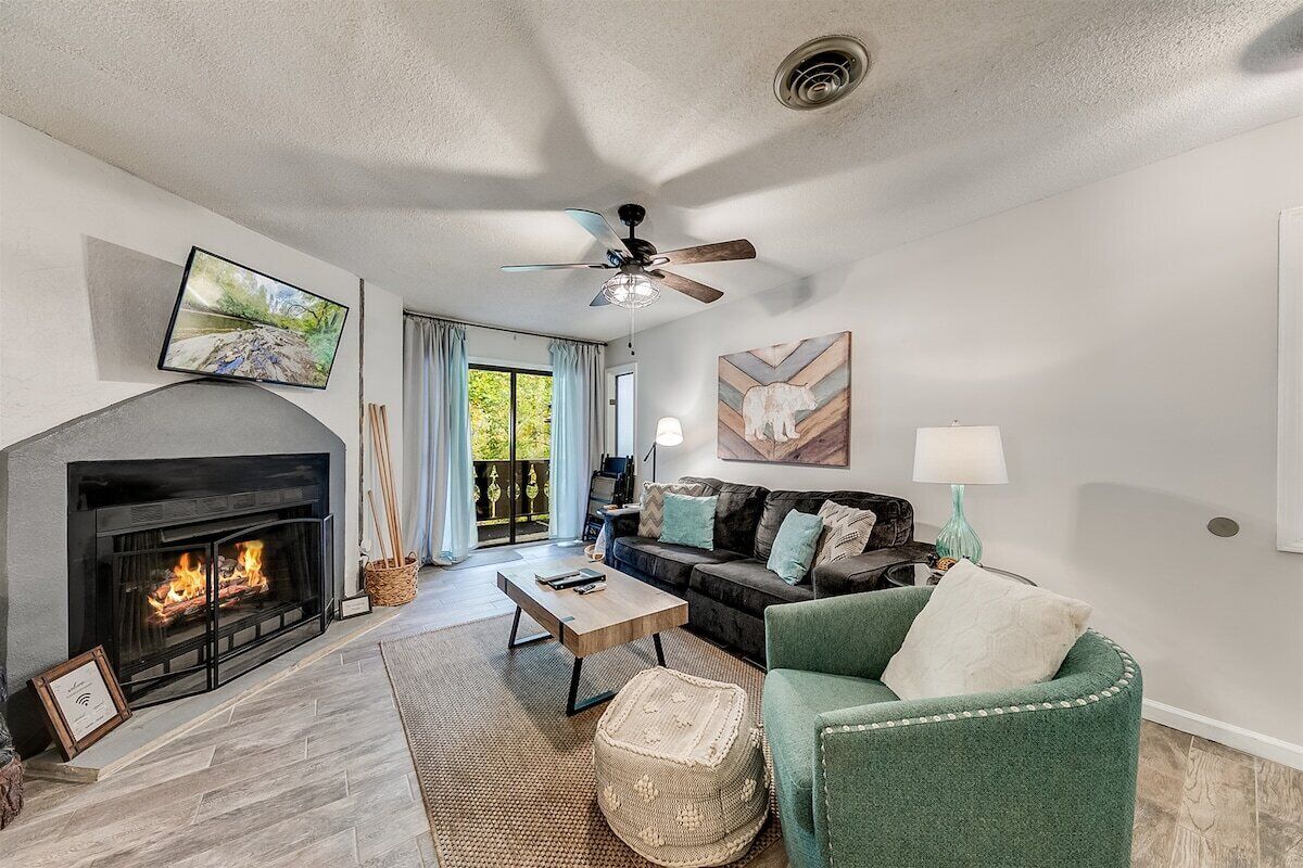 Télévision, cheminée