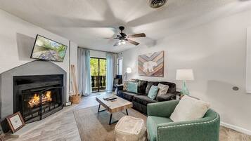 Télévision, cheminée