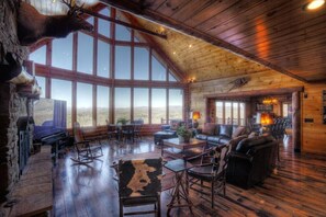 Smart-TV, Kamin, Tischfußball