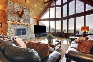 Smart-TV, Kamin, Tischfußball