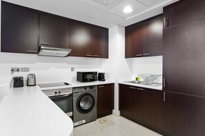 Apartament Deluxe | Cuina privada | Frigorífic, microones, forn i cafetera i tetera