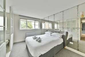 1 bedroom, desk, iron/ironing board, WiFi