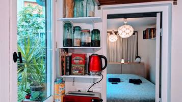 1 slaapkamer, een strijkplank/strijkijzer, reisbedje, gratis wifi