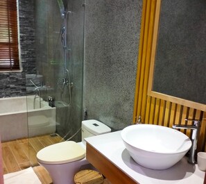 Suihku, hiustenkuivaaja, bidee, pyyhkeet