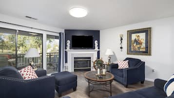 Smart TV, fireplace