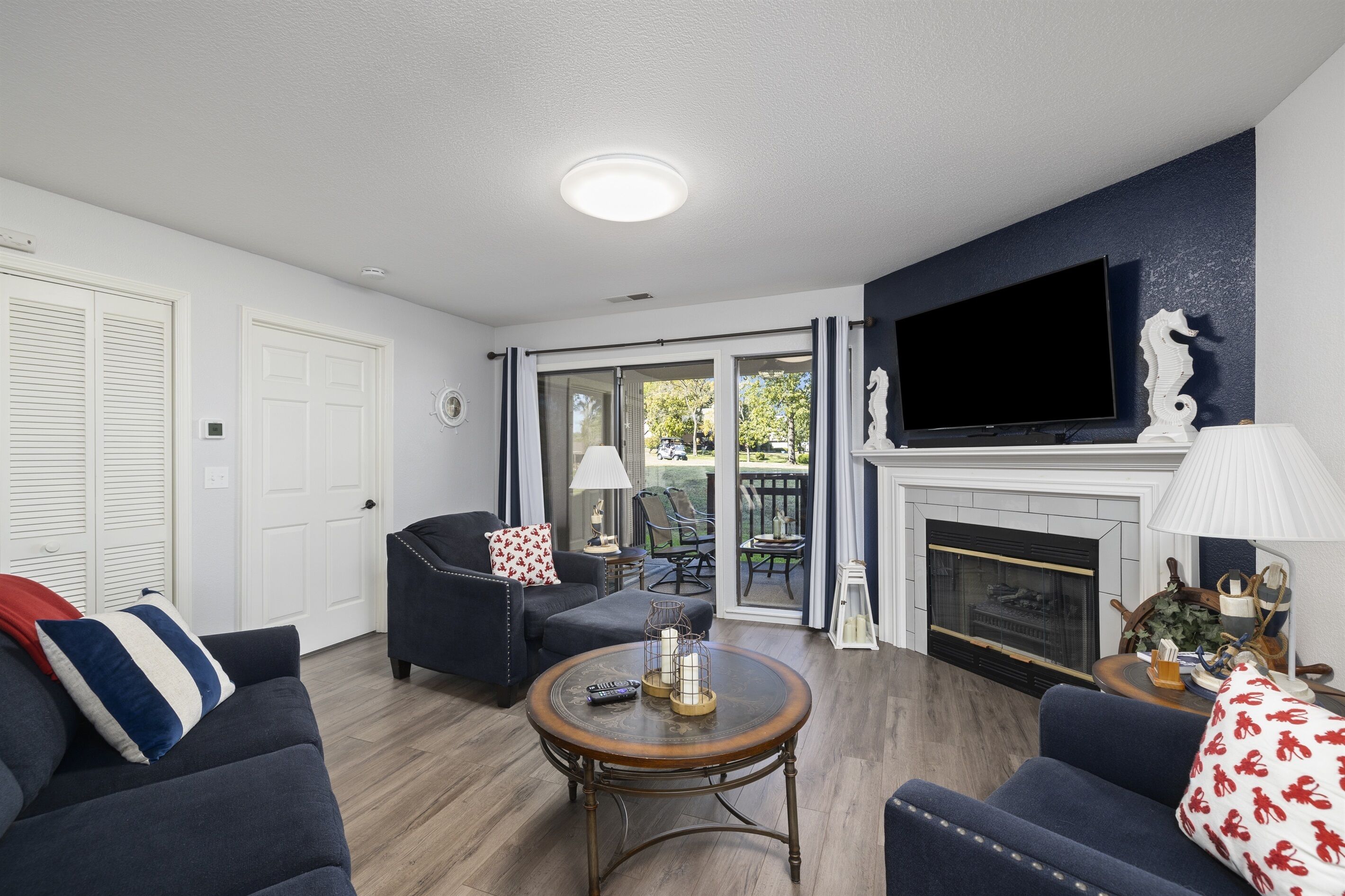 Smart-tv och eldstad