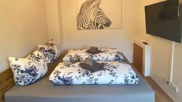 1 Schlafzimmer, Schreibtisch, Bügeleisen/Bügelbrett, Reisekinderbett