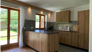 KĂŒhlschrank, Ofen, Herdplatte, GeschirrspĂŒler