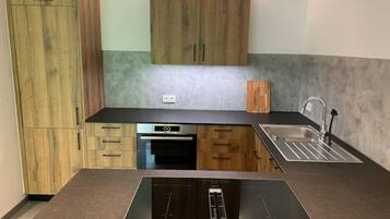 Kühlschrank, Ofen, Herdplatte, Geschirrspüler