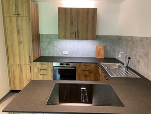 Kühlschrank, Ofen, Herdplatte, Geschirrspüler