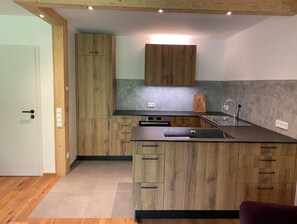 Réfrigérateur, four, plaque de cuisson, lave-vaisselle