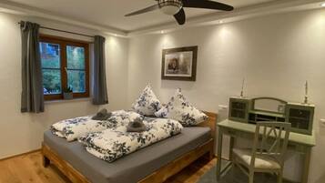 2 bedrooms, desk, iron/ironing board, free WiFi