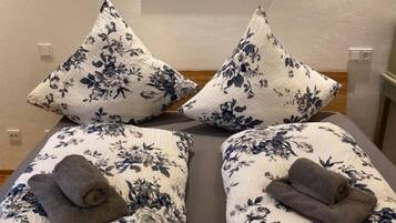 2 bedrooms, desk, iron/ironing board, free WiFi