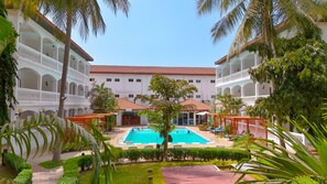 2 outdoor pools - Sarge's Hotel (Serrekunda)