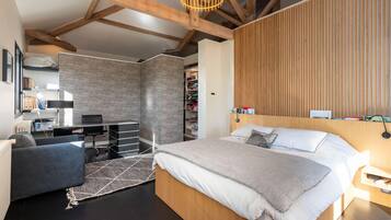 5 chambres, fer et planche à repasser, Wi-Fi, draps fournis