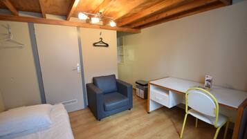 Kamer, meerdere slaapkamers, terras | 1 slaapkamer