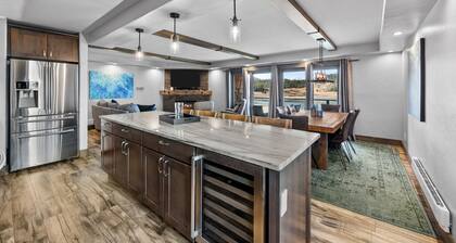 Sleek Retreat over Lake Dillon and Ten Mile Range-4 Minutes to Keystone