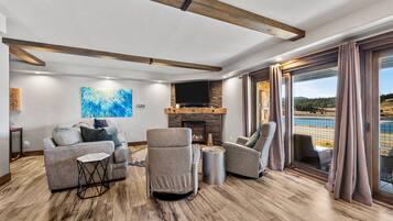 Smart-TV, Kamin, DVD-Player