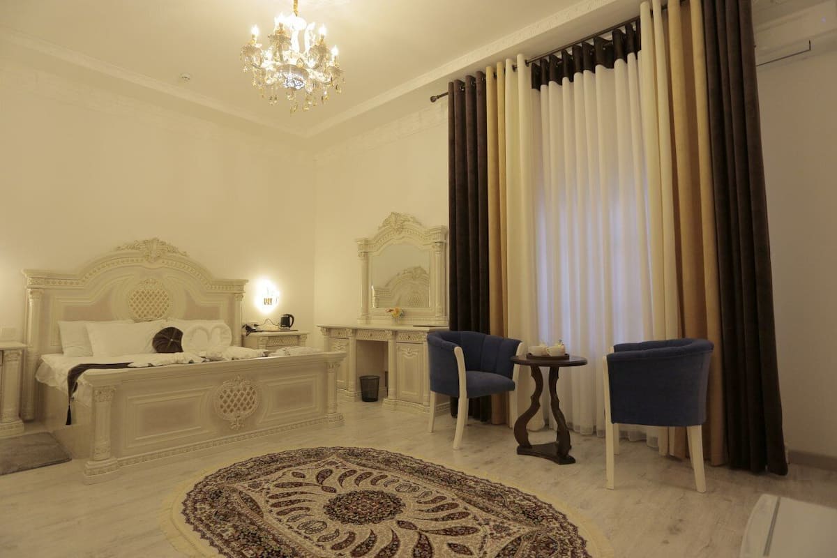 Luxury Suite, Garden View