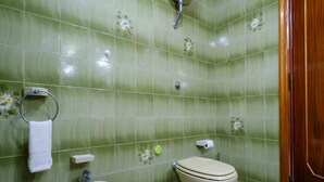 House, 2 Bedrooms, Accessible, Smoking | Bathroom