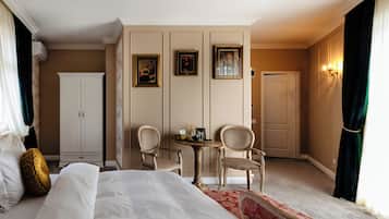 Premier tweepersoonskamer | 1 slaapkamer, lakens van Egyptisch katoen, luxe beddengoed, een minibar