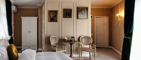 Premier Double Room | 1 bedroom, Egyptian cotton sheets, premium bedding, minibar